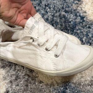COVERGIRL White Casual Flats